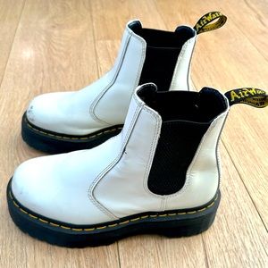 Women’s Size 7 White Dr. Martens 2976 Quad Chelsea Platform Boots